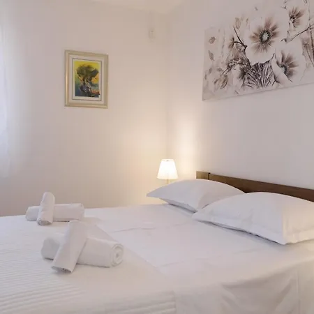 Villa New! Admiral: Your Idyllic Retreat In Rural Area Of Trogir Hinterland Blizna Donja