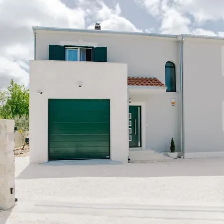 New! Admiral: Your Idyllic Retreat In Rural Area Of Trogir Hinterland